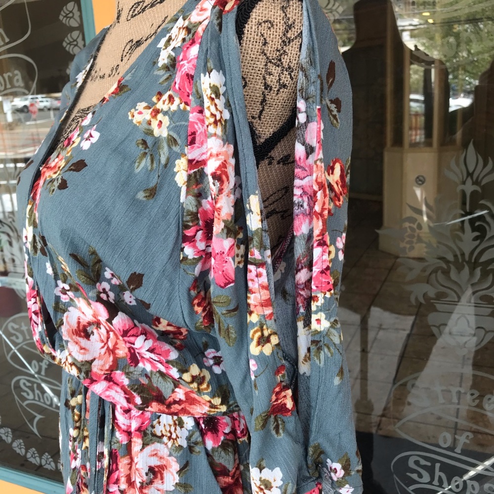 One piece Romper/shorts - Picture 2 of 4